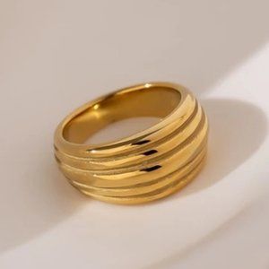 Like new 18K Gold Plated Textured Layer Ring size 8